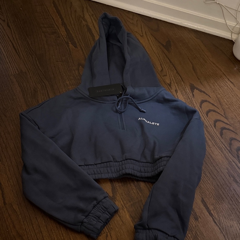 Alphalete Classic Capital Crop Hoodie - Whale Blue